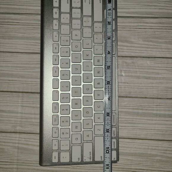 Apple Wireless Bluetooth Magic Keyboard A1314 Silver Slim Mini Keyboard - Picture 5 of 10